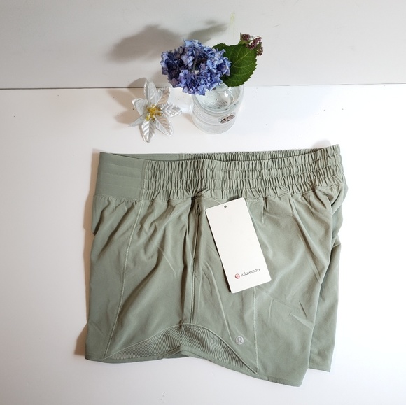 NWT, Lululemon Sea Moss Hotty Hot HR Short 4", 8 - Picture 5 of 8